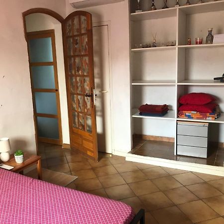 Chambre Climatisee Avec Sdb Privee Dans Une Villa Avec Piscine Ouverte D'Avril A Mi Octobre Marseille Kültér fotó