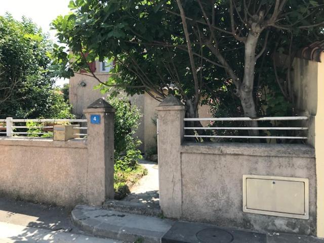 Chambre Climatisee Avec Sdb Privee Dans Une Villa Avec Piscine Ouverte D'Avril A Mi Octobre Marseille Kültér fotó
