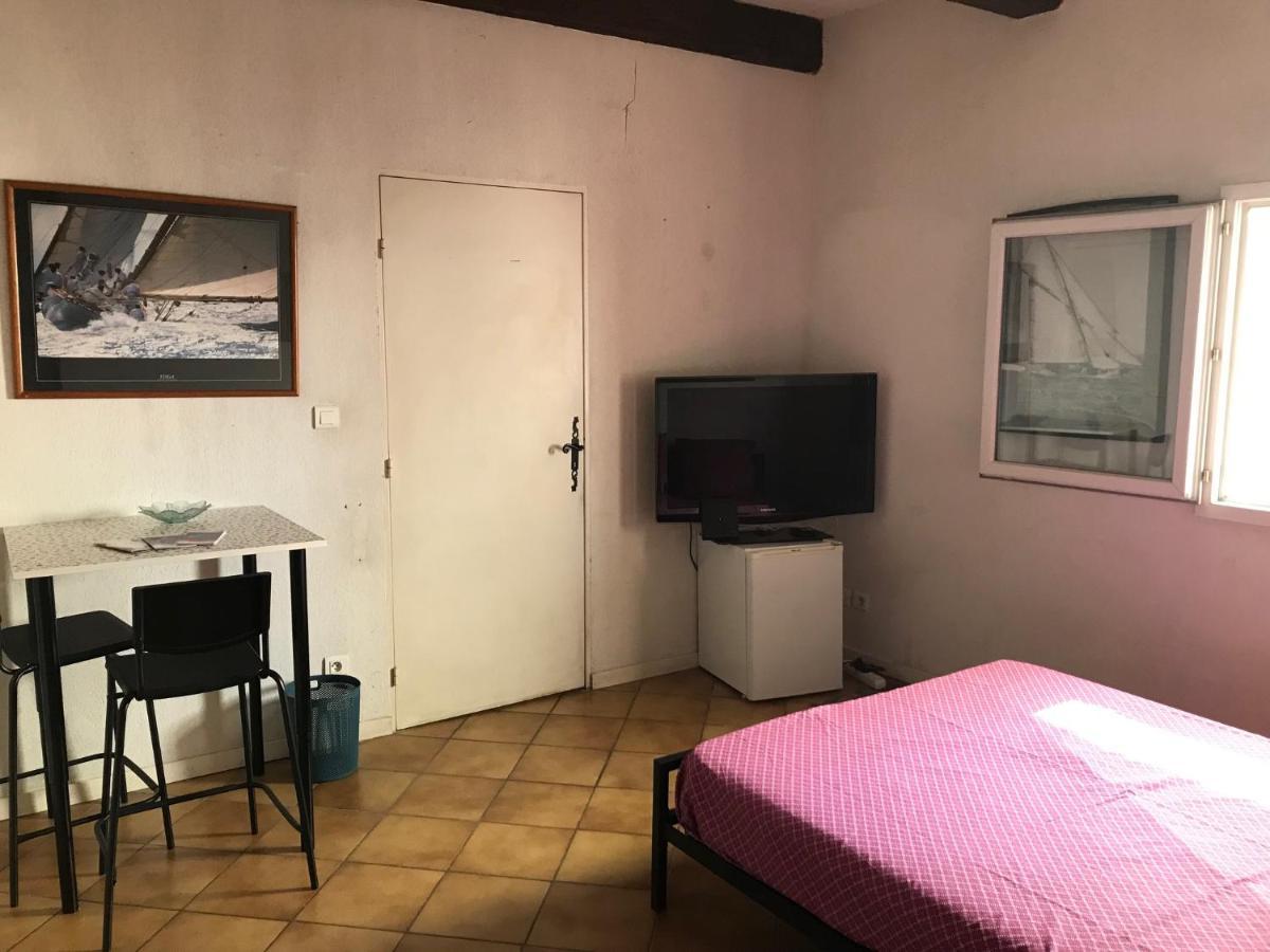 Chambre Climatisee Avec Sdb Privee Dans Une Villa Avec Piscine Ouverte D'Avril A Mi Octobre Marseille Kültér fotó